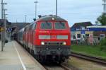 Ein IC nach Karlsruhe Hbf steht im Bahnhof Westerland(Sylt) bereit.