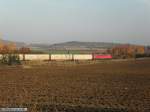 Ein Güterzug, gezogen von einer Lok der Baureihe 232 am 02.11.2011 in der Ortslage Nauendorf auf den Weg nach Halle (Saale).