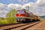 Ein Fotofreund Meldete mir diese Ludmila per Telefon vor und schon stand ich in mein Garten Gewehr bei Fuß😉.
Aufnahme aus mein Garten Anfang 2015 nach passieren des Einfahrsignals zum Bahnhof Saalfeld.
liebe Grüsse Hartmut der Bahn Damm Knipser 😉
