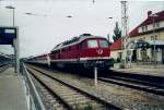 234 585 vor dem IC Steuerwagen in Binz.