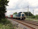 421 385 mit Schublok 295 088 sind am 18.06.14 mit einem Container in Oberj��nitz zusehen.