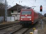 101 096 kam,am 15.Februar 2014,als Lz aus Stralsund in Binz an.