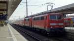 Ein 111er-Doppel ist soeben mit einem Doppelstockwagen-Wendezug in N�rnberg Hbf eingetroffen.