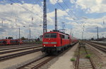 111-177 f�hrt mit einer RB M�nchen-N�rnberg in dem Bahnhof Ingolstadt ein.
Aufgenommen im Juli 2016.