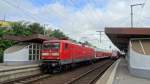 112-151 legt mit einem RE nach Hamburg Hbf in Neum�nster einen Zwischenhalt ein.