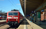 120 201 mit dem RE1 nach Hamburg im Rostocker Hbf am 20.07.2016