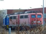 Zwei 140er und eine Diesellok der EGP hinter dem Gestrüpp am 09.04.2016