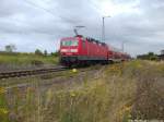 143 899-4 mit dem RE9 mit Ziel Ostseebad Binz bei der Ausfahrt aus Altef�hr am 7.8.13 