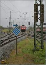 Wartet auf ihren n�chsten Einsatz: die DB 143 860-5 in Rostock Hbf.
