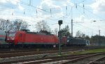 145 049-3 stand mit ihrem Güterzug im Bahnhof Darmstadt-Kranichstein am 06.04.2016.