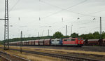 151 038 und 151 151 bei der Durchfahrt durch Darmstadt-Kranichstein am 02.07.2016
