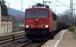 155-191 durchfährt mit einem Güterzug den Bahnhof Kronach.