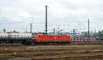 185 048-6 durchfuhr am 04.02.2015 mit einem Güterzug den Hauptbahnhof von Darmstadt.