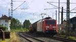 189-059 durchfährt mit ihrem Güterzug Kronach.
