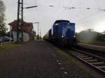 Die  V62 (Mak 600 D) des Eisenbahnmuseum Kranichstein mit einem Pendelzug im Bahnhof Weiterstadt bei den Bahnwelttagen 2013