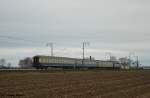 141 228-7 mit dem Sonderzug zum Weihnachtsmarkt der Nationen nach R�desheim des Eisenbahnmuseum Darmstadt-Kranichstein am 13.12.2015 zwischen Weiterstadt und Klein-Gerau.