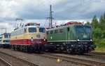 In der Lokaufstellung zur Lokparade beim Sommerfest in Koblenz am 18.06.2016 standen E10 1309 und 141 228 (Eisenbahnmuseum Darmstadt-Kranichstein) nebeneinander. Ich gehörte zur Lokbesatzung der 141 228 beim Sommerfest, daher konnte ich mit Warnweste dort fotografieren.