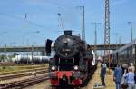 Nach einigen Rangiermanövern konnte die 52 4867 (HEF) ins BW Hanau zum Lokschuppen-Fest am 14.06.2015 einrollen.