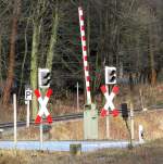 Der Bahnübergang in Drei Annen Hohne auf der Brockenstrecke am 10.Jan.2014