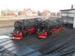 99 7243-1 und 99 7239-9 (eine meiner pers�nlichen Lieblingsloks der HSB) am 17.12.2011 vorm Lokschuppen in Wernigerode.