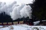 Mit meiner neuen Kamera der Nikon D 3200 ging es am 6.1.2015 in den Harz.Mit einer mächtigen Rauchwolke donnert 99 7245-6 mit P 8904 die Steigung hinter Sorge hoch.