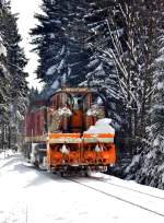Blick auf die Schneefräse, die von 199 874-9 gezogen wurde am 03.04.2015 Ri.Schierke.