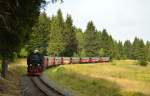 99 7235-7 kurz vor dem ehemaligen Bahnhof Sorge mit N 8929 am 12.08.2015.