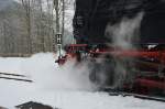 99 7245-6 wärmt am 04.01.2016 die Zylinder in Eisfelder Talmühle vor, eh sie Umsetzt.
