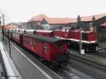 Nachdem am 14.12.2015 die Dampflok mit ihrem Zug zum Brocken ausgefahren ist hat die Diesellok in Wernigerode schon wieder zwei weitere Z�ge bereitgestellt.