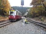 31.10.2016: Ausfahrt des Triebwagens nach Hasselfelde aus Eisfelder Talm�hle.