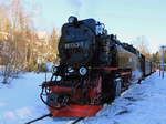 99 7243-1 der Harzer Schmalspurbahnen steht in Straßberg (Harz) am 22.