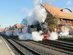 Ausfahrt 99 236 aus den Bahnhof Wernigerode am 06. November 2017. 