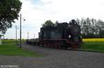 Am 16.05.2010 steht Lok 9 mit einem G�terzug in Siersleben und kreuzt gerade einen nach Hettstedt-Kupferkammerh�tte fahrenden Personenzug.