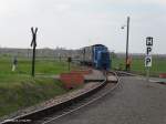 Am 17.04.2011 kommt Lok 35 mit ihrem Personenzug aus Hettstedt in der Kreuzungsstation Siersleben an.