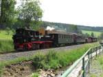 99 1542-2 fuhr an der Fahrzeughalle Schl�ssel in richtung Steinbach vorbei am 13.Juli.2013