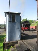 Das Fernsprecherh�uschen von J�hstadt mit 99 1542-2 am 13.Juli.2013