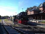 R�BB 99 4011 mit dem P 103 mit ziel Ostseebad G�hren steht abfahrbereit im Bahnhof Putbus am 17.9.13