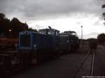 R�BB 251 901-5 & Pre�nitztalbahn 199 008 um 6:38 Uhr bei der noch Nachtruhe im Kleinbahn BW Putbus am 19.9.13