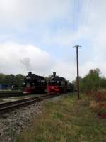 99 4011-5 passiert die 99 1594-3 am 11.Okt.2013 in Putbus