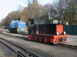 Der kleine Dieselmoppel K�f 6003 und die  gro�e  251 901,am 31.Oktober 2013,in Putbus.