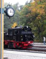 99 608 steht um 12:14 Uhr in G�hren am 13.Okt.2013