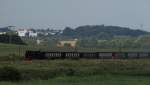 99 4011-5 rollt am 02.08.2014 unweit von Seelvitz mit P 101 durch die Landschaft