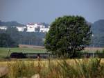 99 1782-4 f�hrt mit P 101 an der Wei�en Stadt Putbus am 03.08.2014 vorbei