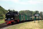 99 4011-5 rollt mit P 104 in Putbus am 27.07.2014 ein.Fotograf war mein Vater Stefan Marx.