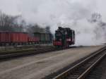 Durch die eisige Kälte fuhr 99 4633 mit einer schönen Dampfwolke,am 16.Februar 2015,in Putbus an ihren Zug.