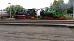 99 4632-8 und 99 4633-6 stehen im BW Putbus (am 11.08.2015)