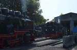 Während 99 1784-0 (Links) Wasserfasst, wird 99 1781-6 auf den Einsatz am nächsten Tag vorbereitet.