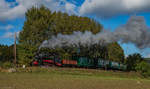 99 4633-6 mit dem DR-Zug am 08.10.17 bei Garftitz