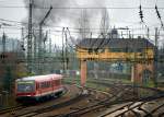 628 462 bei der Ausfahrt aus Neustadt am 30.11.2014.Rechts zusehen ist das nicht mehr benutzte Reiterstellwerk.