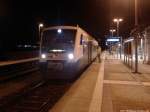 PRESS 650 032-4 steht als PRE 81287 mit ziel Putbus statt Gleis 1 auf Gleis 2 im Bahnhof Bergen auf R�gen am 13.11.13 